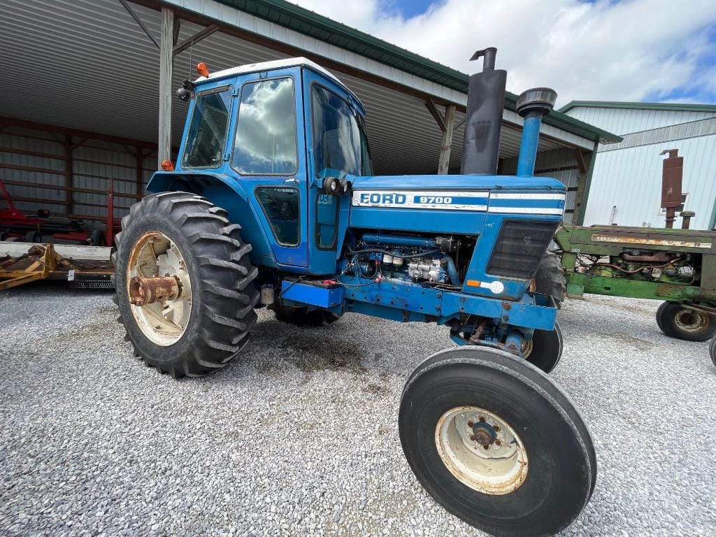 Main image Ford 9700