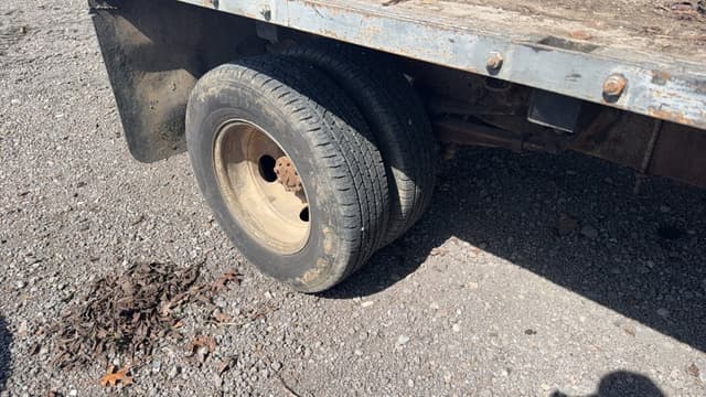 Image of Ford F-350 equipment image 4