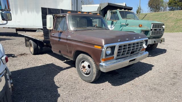 Image of Ford F-350 equipment image 2