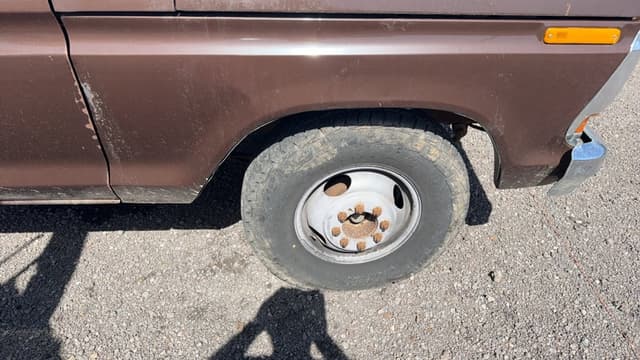 Image of Ford F-350 equipment image 3