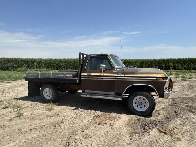Image of Ford F-250 equipment image 1
