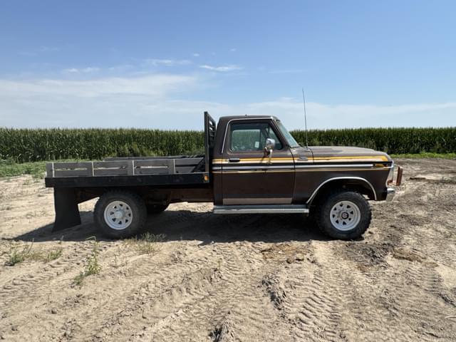 Image of Ford F-250 equipment image 3