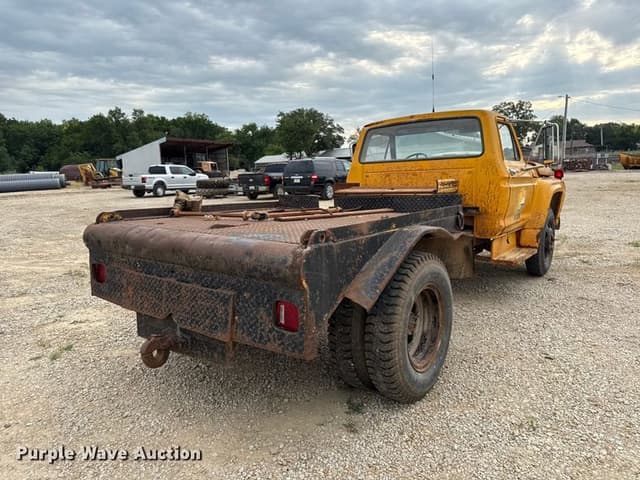 Image of Ford F-600 equipment image 4