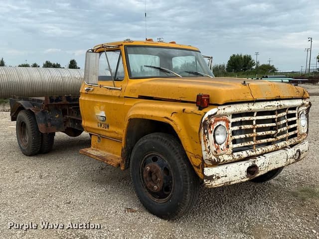 Image of Ford F-600 equipment image 2