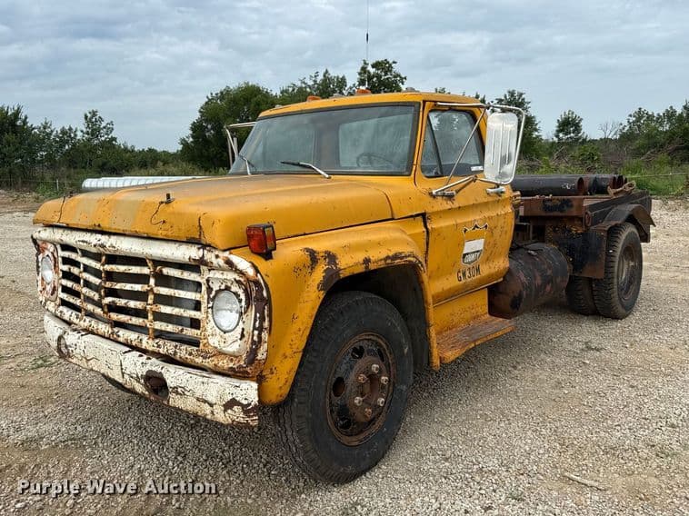 Image of Ford F-600 Primary image