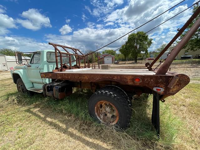 Image of Ford F-600 equipment image 4