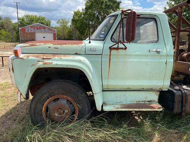 Image of Ford F-600 equipment image 1