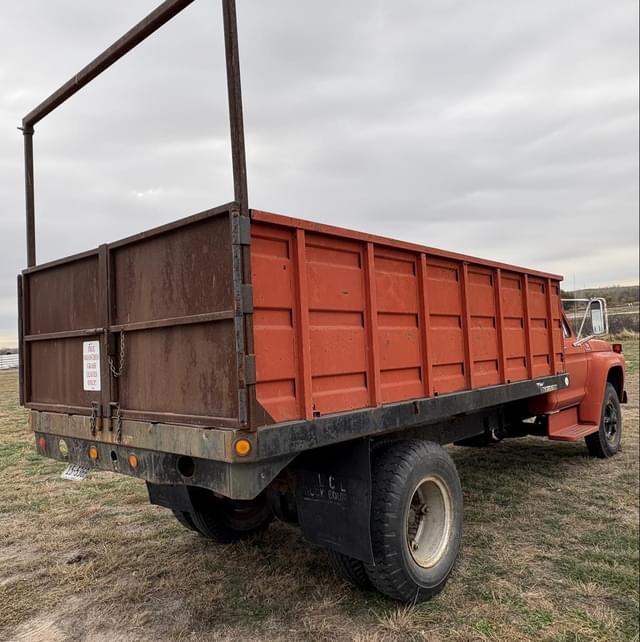 Image of Ford F-700 equipment image 4