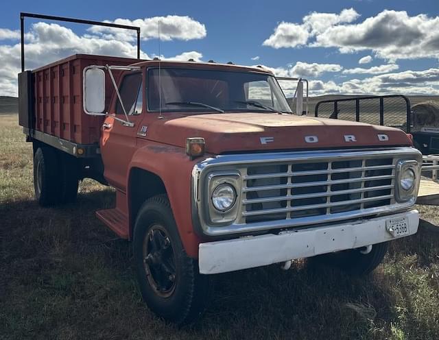 Image of Ford F-700 equipment image 1