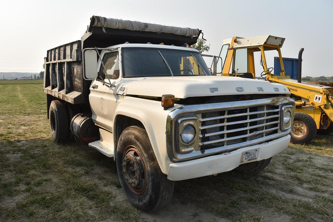 Image of Ford F-800 Primary image