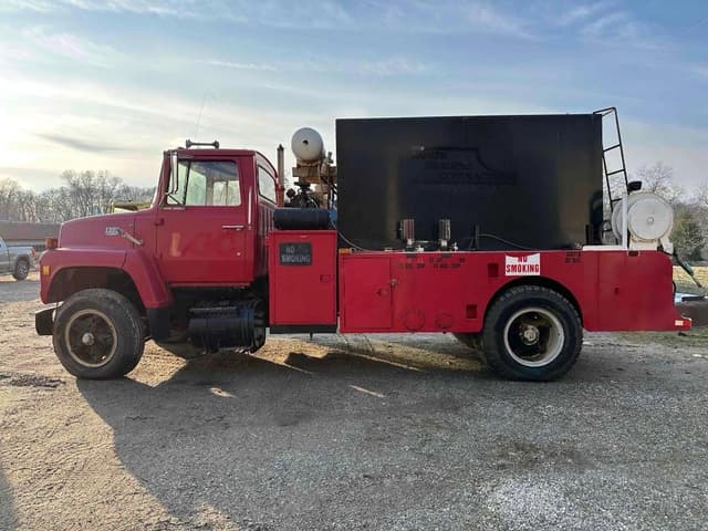 Image of Ford L8000 equipment image 1