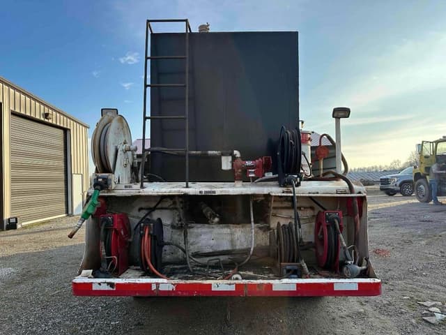 Image of Ford L8000 equipment image 3