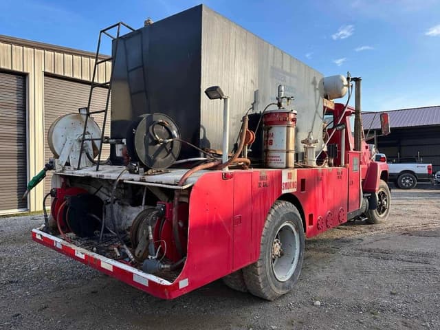 Image of Ford L8000 equipment image 4