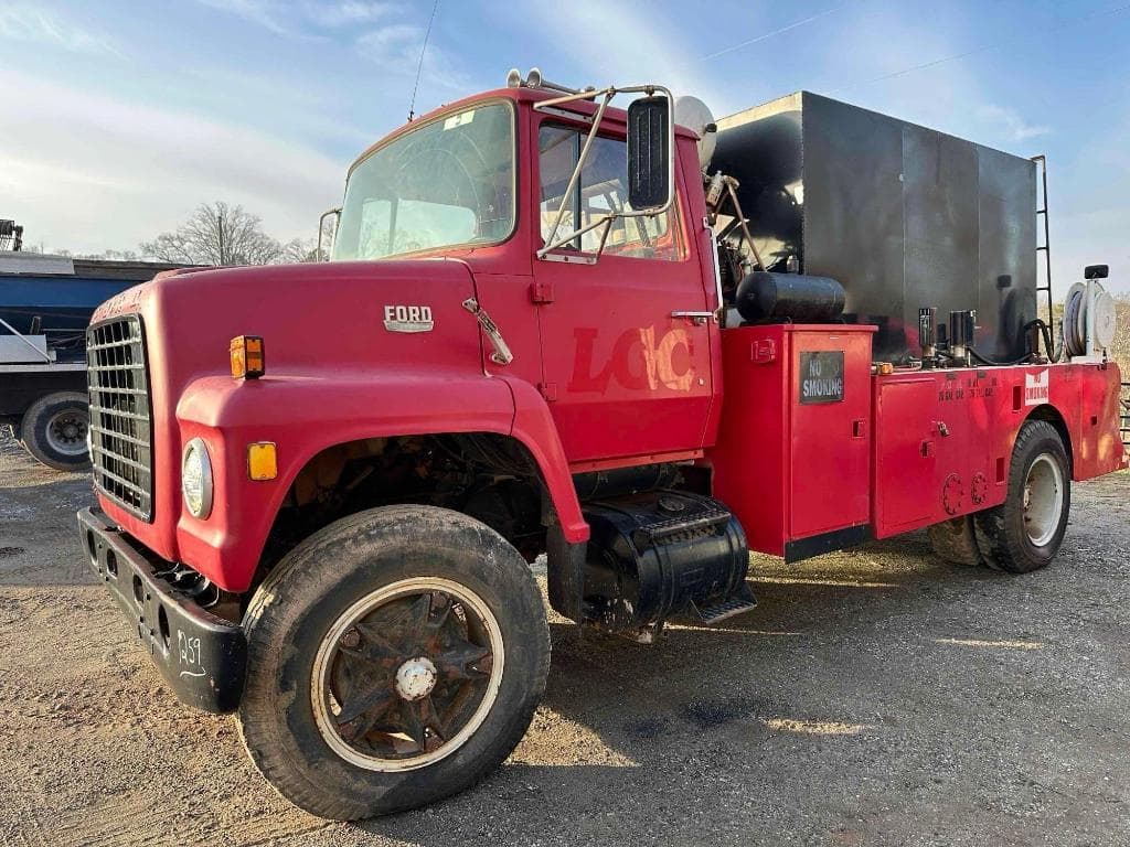 Image of Ford L8000 Primary image