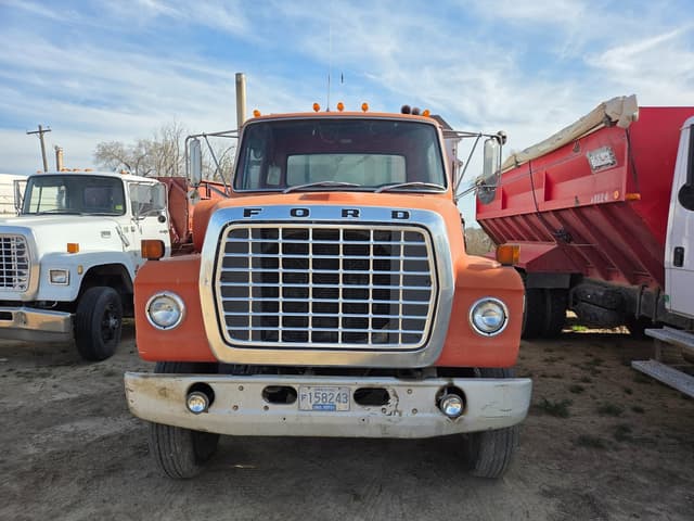Image of Ford L8000 equipment image 2