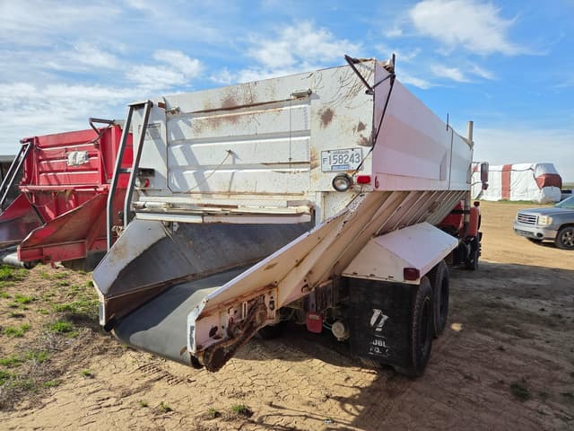 Image of Ford L8000 equipment image 3