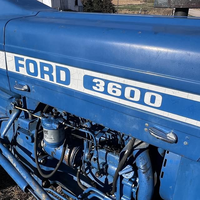 Image of Ford 3600 equipment image 4