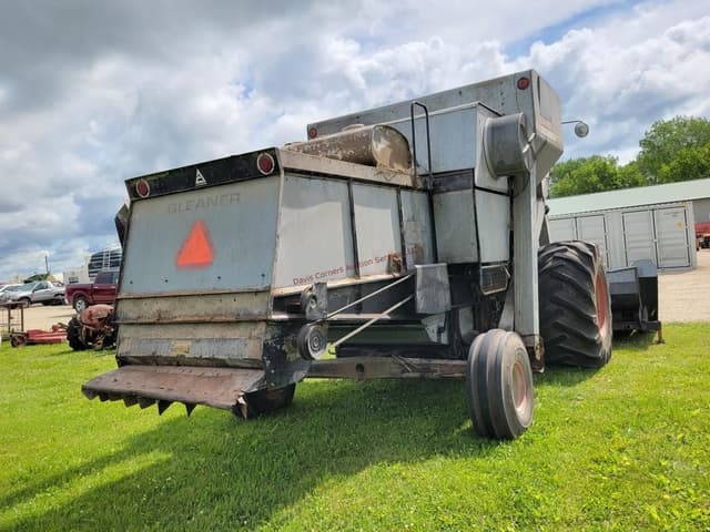 Image of Gleaner L2 equipment image 4