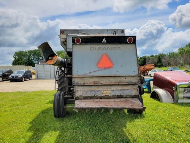 Image of Gleaner L2 equipment image 3
