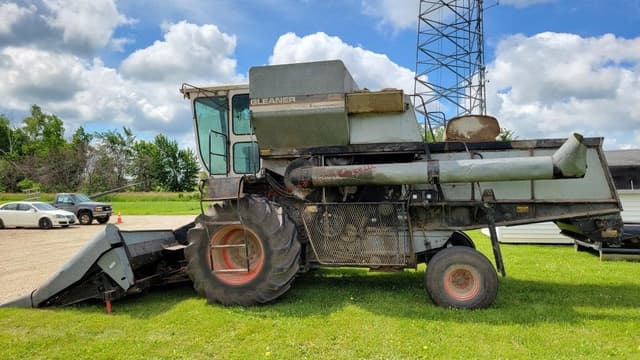 Image of Gleaner L2 equipment image 1