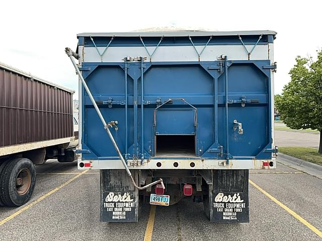 Image of GMC 6500 equipment image 4