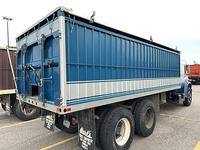 Image of GMC 6500 equipment image 3