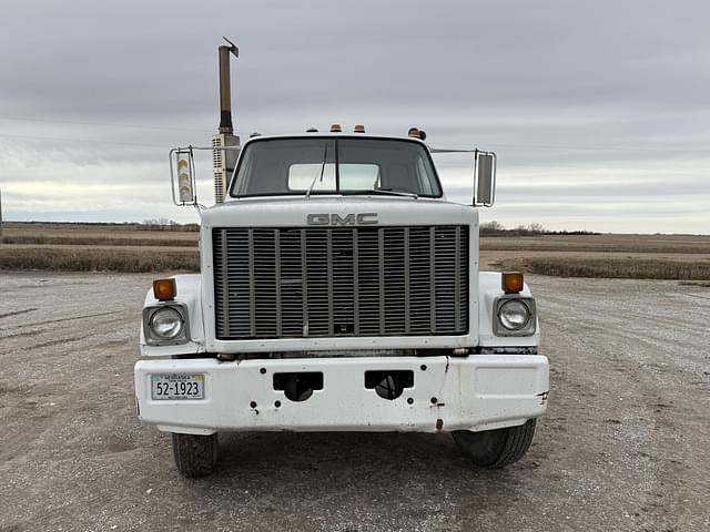 Image of GMC 9500 equipment image 3