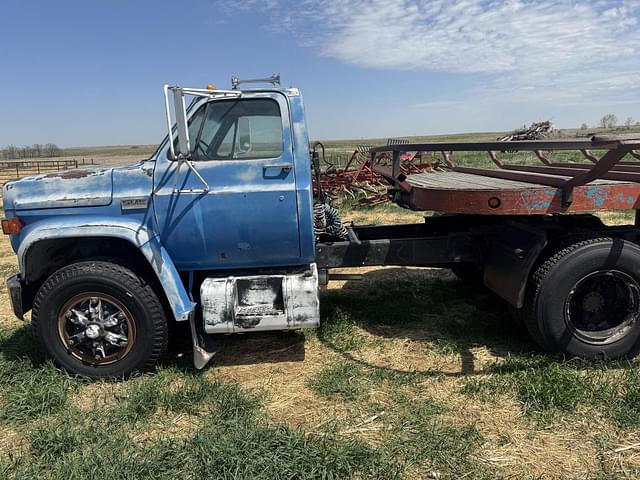 Image of GMC 6500 equipment image 2