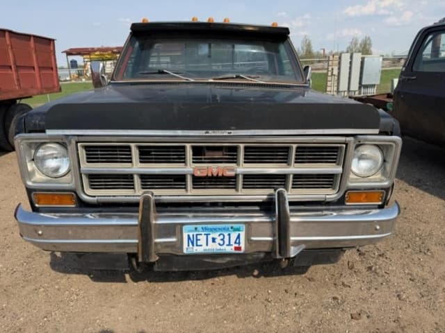 Image of GMC Sierra 35 equipment image 1