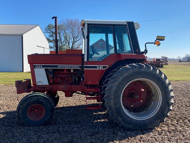 Image of International Harvester 1086 equipment image 1