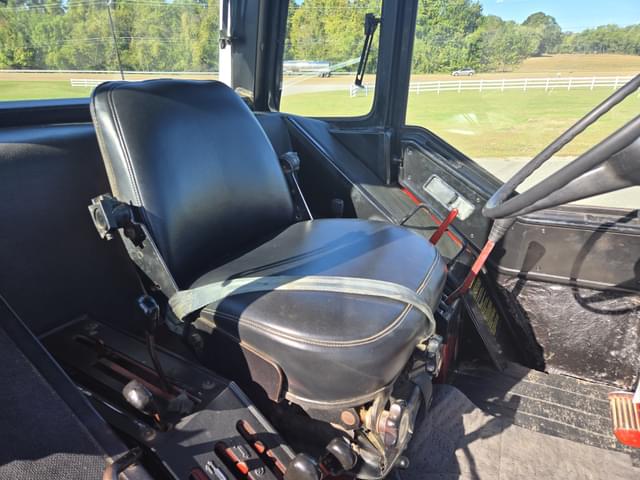 Image of International Harvester 1086 equipment image 2