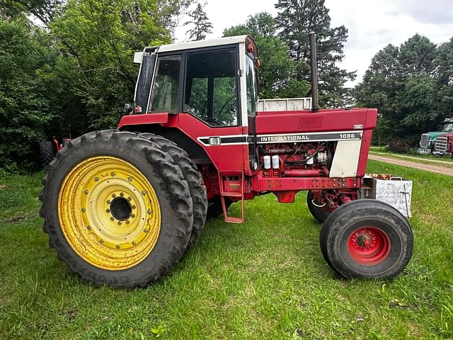 Image of International Harvester 1086 equipment image 2