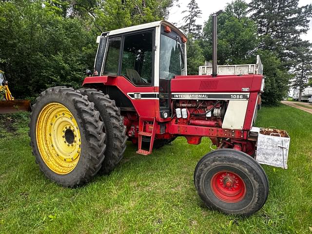 Image of International Harvester 1086 equipment image 1