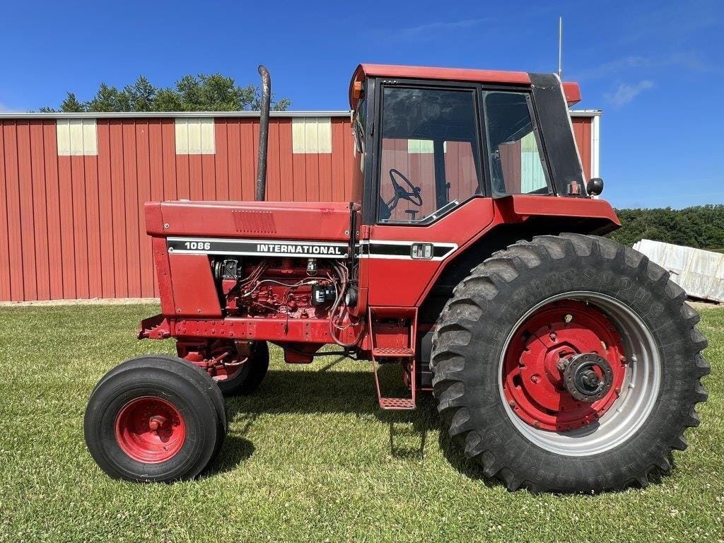 Main image International Harvester 1086