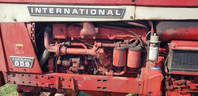 Image of International Harvester 856 equipment image 3