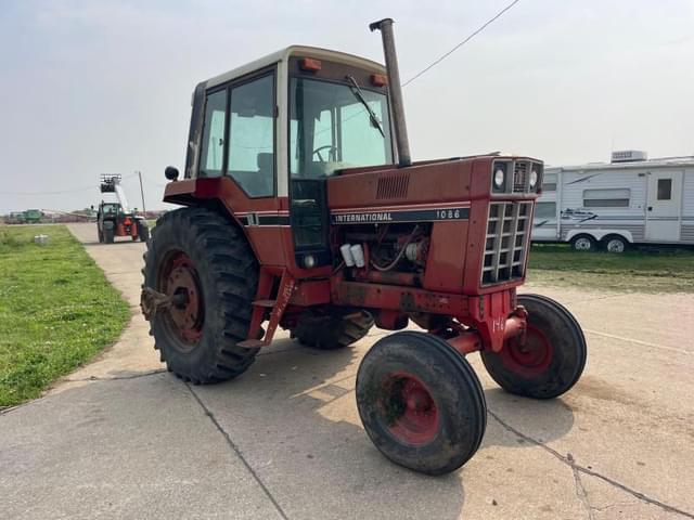 Image of International Harvester 1086 equipment image 2