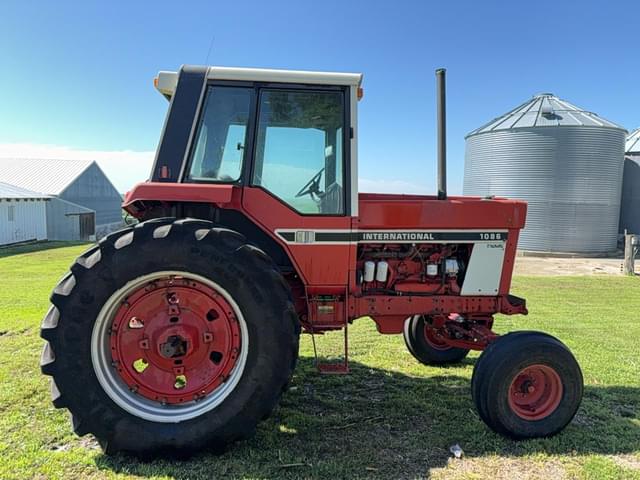 Image of International Harvester 1086 equipment image 4