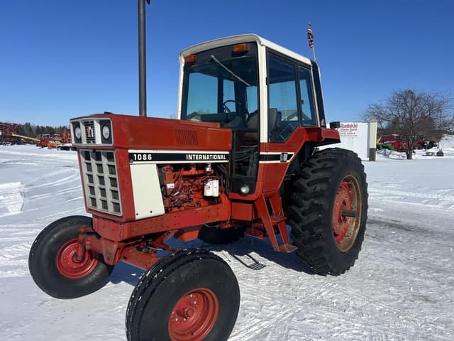 Image of International Harvester 1086 equipment image 2