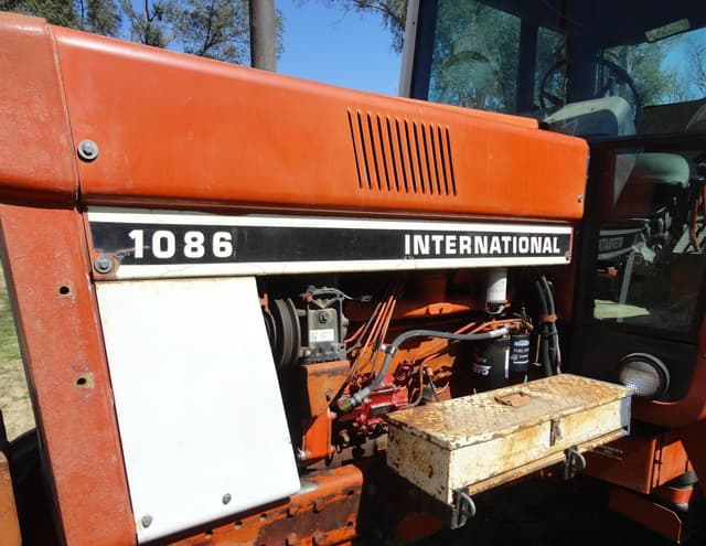 Image of International Harvester 1086 equipment image 1