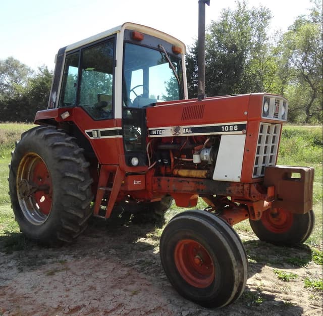 Image of International Harvester 1086 equipment image 2