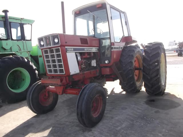 Image of International Harvester 1086 equipment image 2