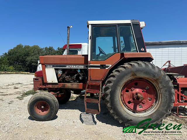 Image of International Harvester 1086 equipment image 1