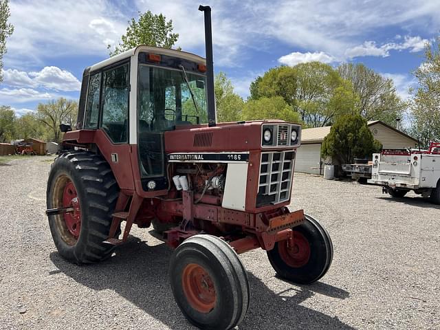 Image of International Harvester 1086 equipment image 2