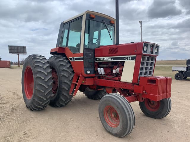 Image of International Harvester 1086 equipment image 2