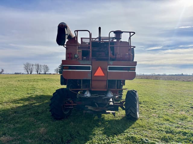 Image of International Harvester 1440 equipment image 1
