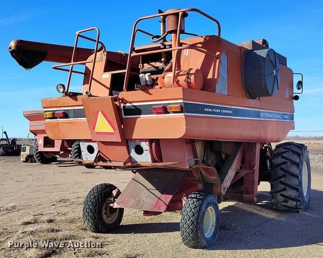 Image of International Harvester 1440 equipment image 4