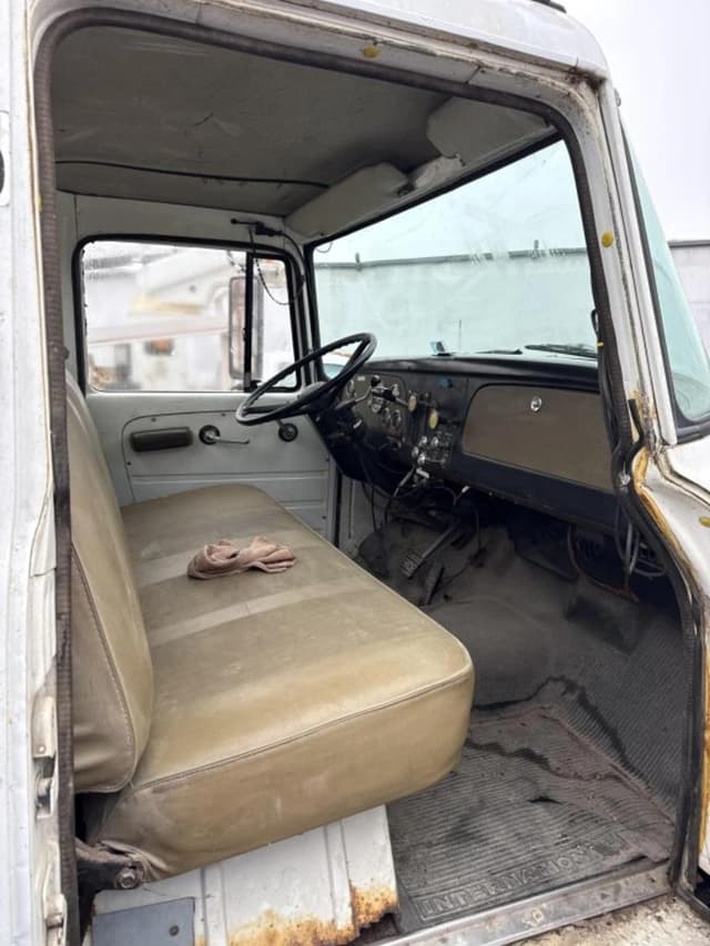 Image of International Loadstar 1700 equipment image 4