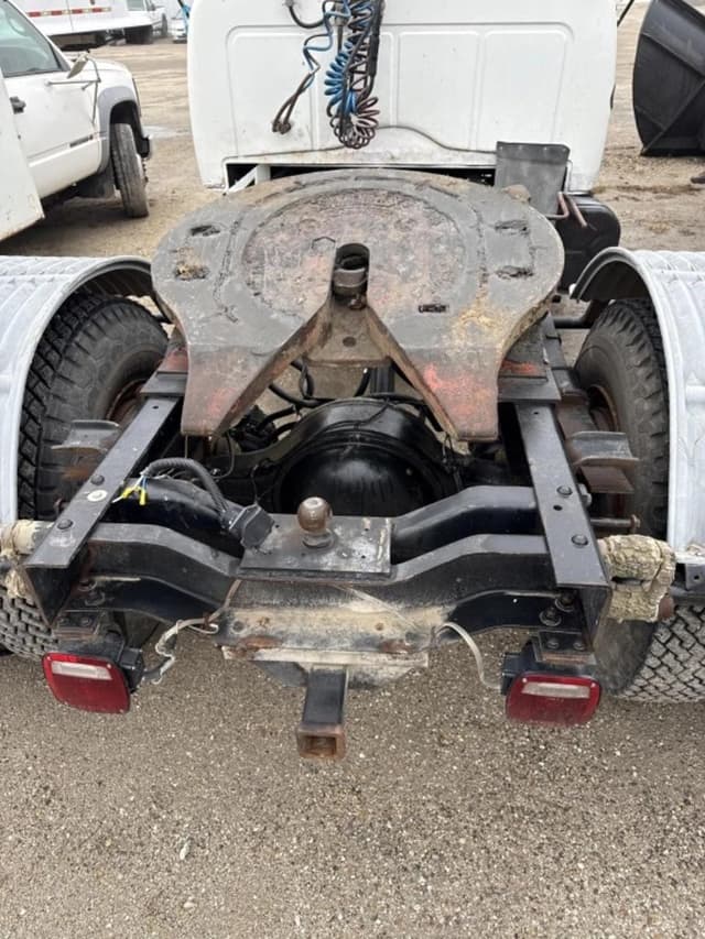 Image of International Loadstar 1700 equipment image 2