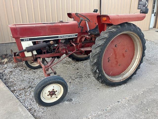 Image of International Harvester 284 equipment image 3