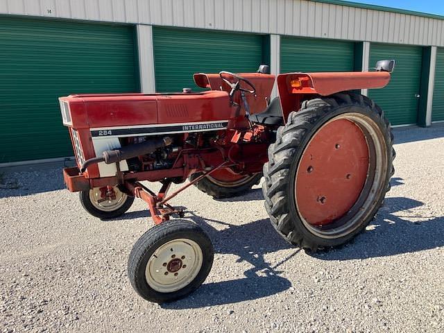 Image of International Harvester 284 equipment image 1